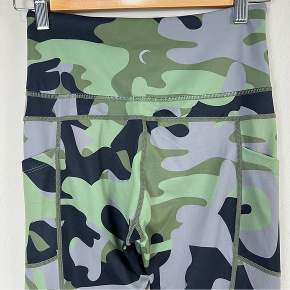 Zyia Green Camo Light N Tight High Rise 7/8 25" Leggings Size 4 - Picture 6 of 10